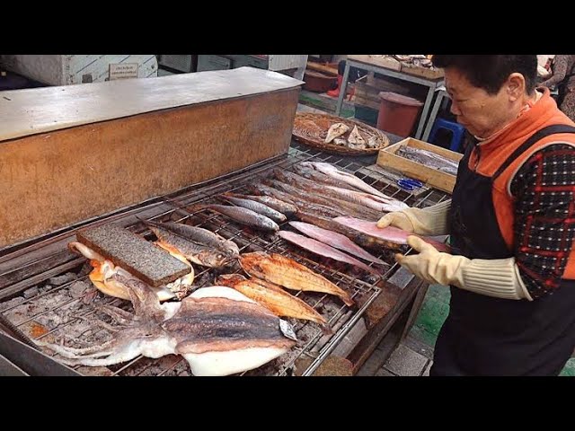 Amazing Charcoal Grilled Fish Master / Korean street food