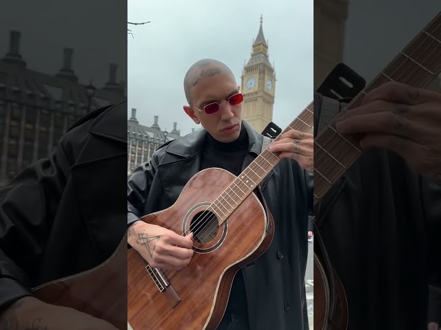 Für Elise in London… #guitar #fyp #piano #cover