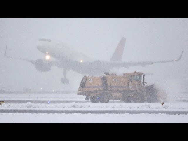 1 HOUR of Winter Storm Plane Spotting at MSP Airport