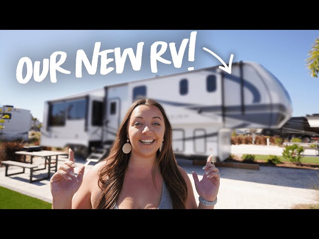 Full-Time Fifth Wheel Tour (crazy master bathroom!)