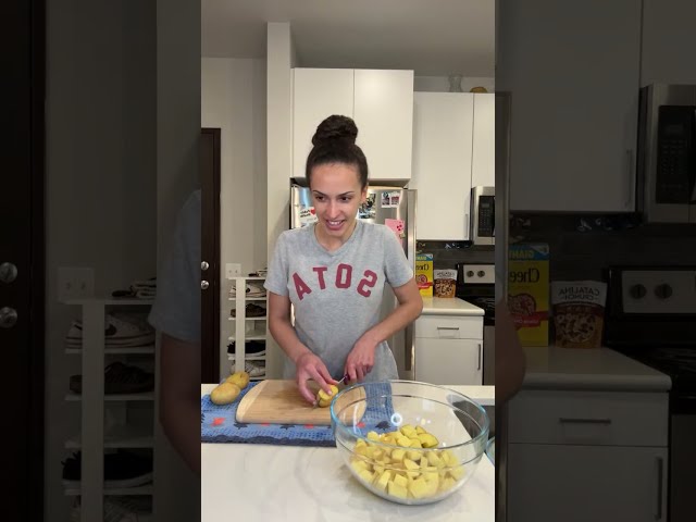 🥔 Hannah roasts potatoes and bakes MORE BROWNIES!