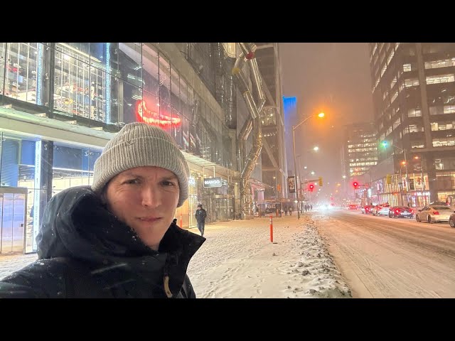 Toronto LIVE:  The BIG Snowstorm Begins.... in 4K!