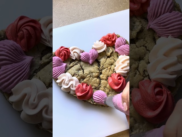 Valentine’s Day Cookie Cake ❤️ Recipe in my bio! #valentinesdaydessert  #cookiecake #baking