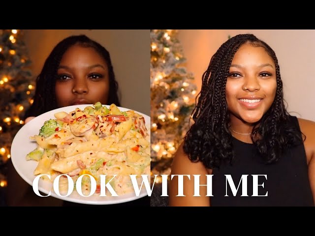 COOK DINNER WITH ME: CHICKEN AND SAUSAGE ALFREDO | VLOGMAS DAY 5