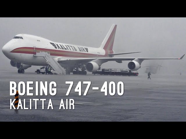 Kalitta Air Boeing 747-400F Unloads Cargo