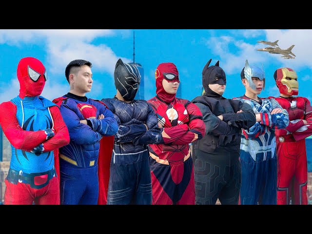 What the Hell ?? Spider-Man & Many RED Superheroes In 1 House ? || Who Is The Strongest ? - FLife vs