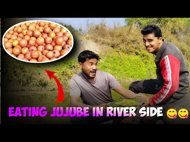 Eating jujube in river side 😋😋