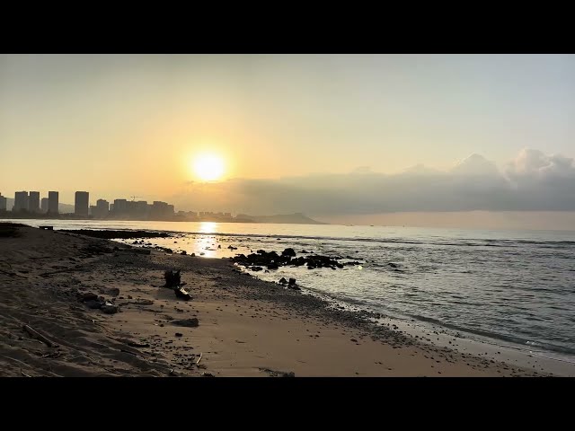 Sand Island O’ahu - Morning Beach Walk - Hawai'i (4K)