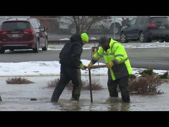 Bowling Green water main break disrupts business, daily life for residents