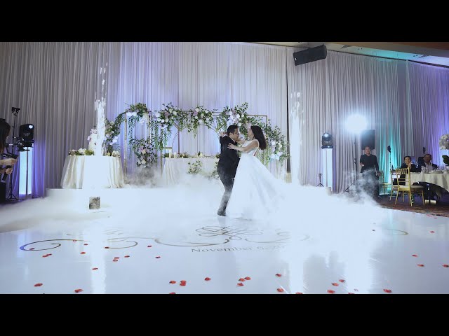 360 Video of A Wedding First Dance with Cold Sparklers and Dance On A Cloud Effect