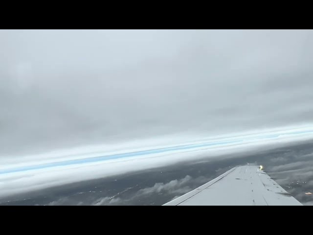 Flying on a Delta 717-200 from Detroit to Chicago (DTW-ORD)