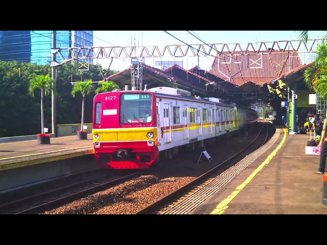 Padat Lalu Lintas! Hunting KRL dan Kereta Api di Stasiun Gambir! [4K] | JR 205, TM 6000, CC 206