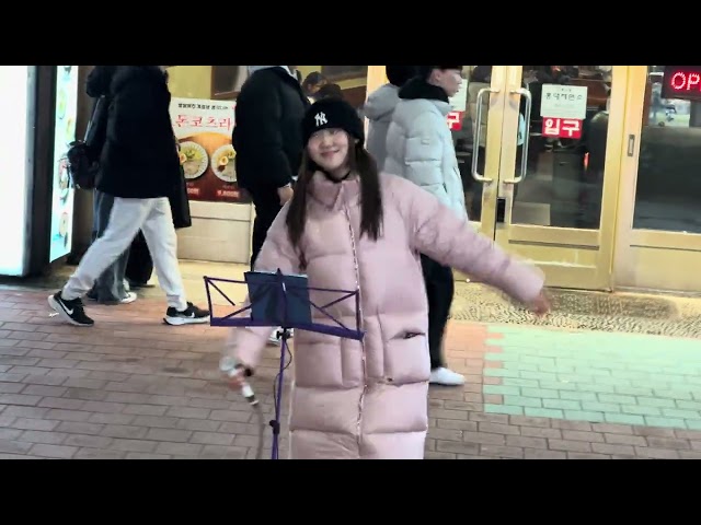 HONGDAE BUSKING [이토록 TOROK] - [Frozen OST] Let It Go