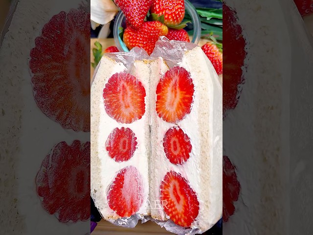 Sweet Treat Alert!🍓🍰 Strawberry Sandwich Recipe:A delicious twist on a classic!🤤#shorts #trending