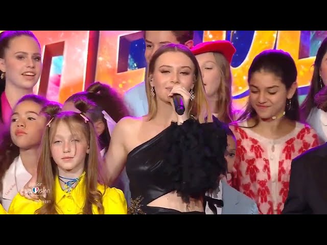 Angélina  lors de la Cérémonie d'Ouverture de l'Eurovision Junior 2023.