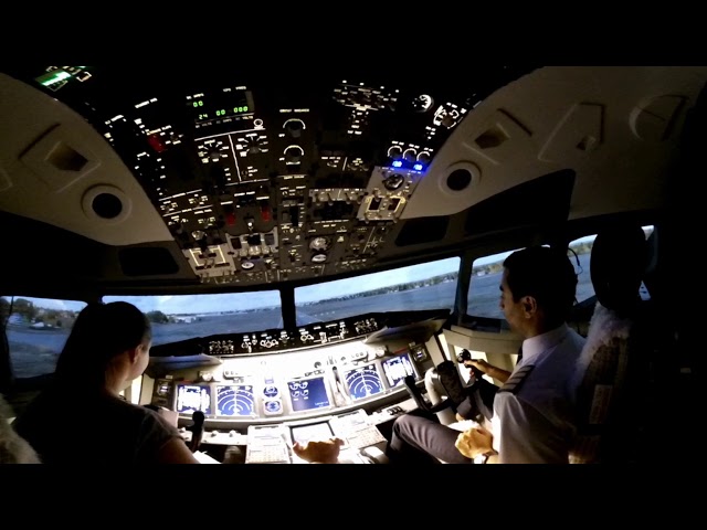 Landing at Manchester Airport - Be the Captain of a Boeing 737-800!