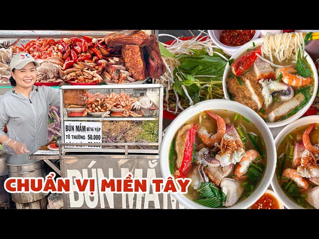 Chị chủ vừa mở quán BÚN MẮM là khách đã tìm tới ăn nườm nượp, đủ loại topping ngon quá trời