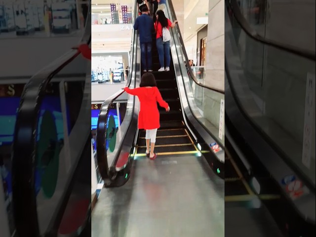 Fear Of Escalator 😨😨😨#funny #trending #viralvideo