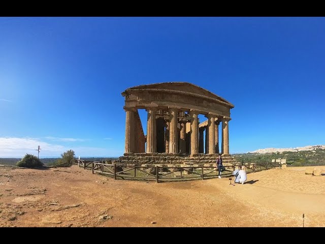 Relax in front of the Temple of Concordia in Agrigento, Siciliy (VR 360)