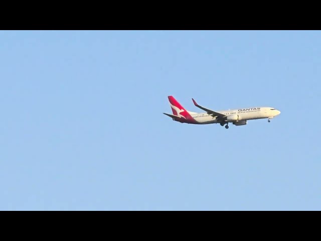 Qantas Airways Approaching The Airport #planespotting #qantas #planespotter #planelanding #flight