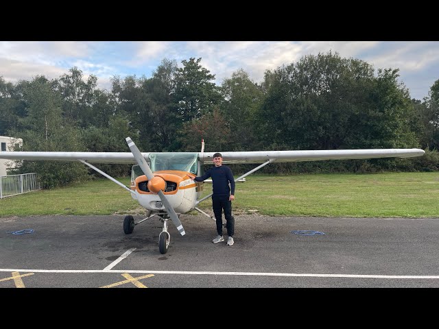 First fly lesson with Cessna 152 at blackbushe Airport Uk ( my dream day)