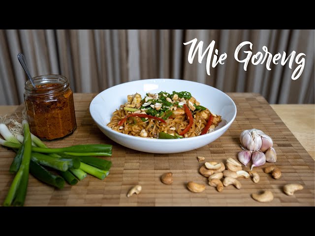 රසවත් සුපිරි මී ගොරෙං නුඩල්ස් එකක් හදමු | The Best Mie Goreng! | Recipe in Sinhala with English Subs