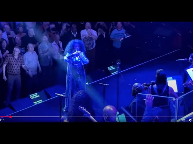 🔥 Diana Ross STOPS Security & Song - Restarts “I Will Survive” Unbelievable Royal Albert Hall Moment