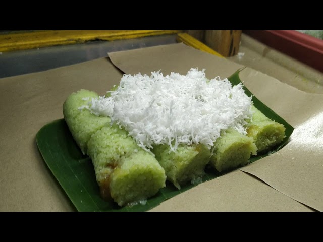 KUEH PIE (COCONUT & PANDAN PIE) - INDONESIAN STREET FOOD