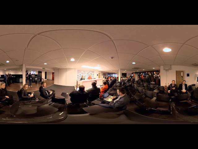 Jurgen Klopp disagrees with a Journalist (360 video)