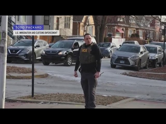 Chicago immigration raids: City official says mayor is 'stoking fear' l | Morning in America