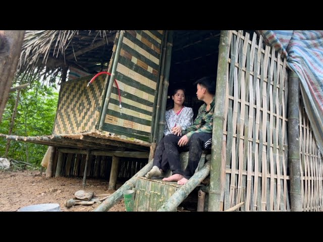 Sweet love, kind man gives gift to single mother and helps her complete bamboo house | Ma Tieu Ly