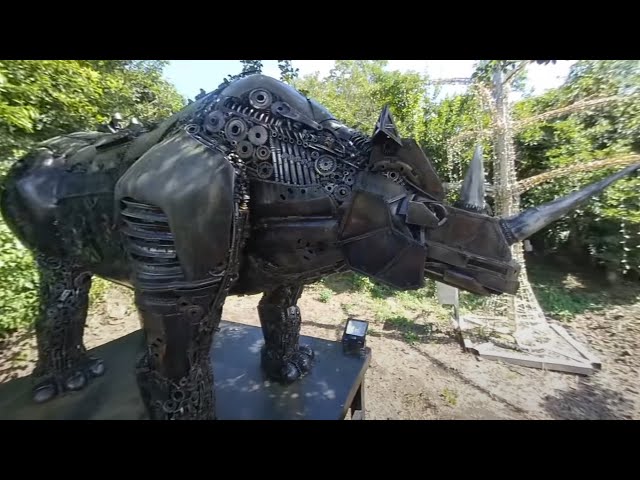 3D 180VR 4K Giant Powerful Rhinoceros in Animal Robot Theme Park