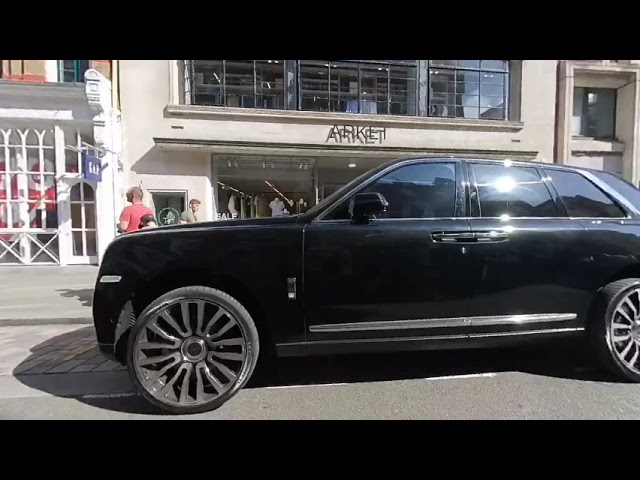 Rolls Royce Cullinan in VR 3D