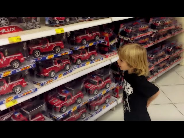 Minnie Mouse from ClubHouse + McQueen Cars + Monster Giant Truck Shopping with Gerti Toys