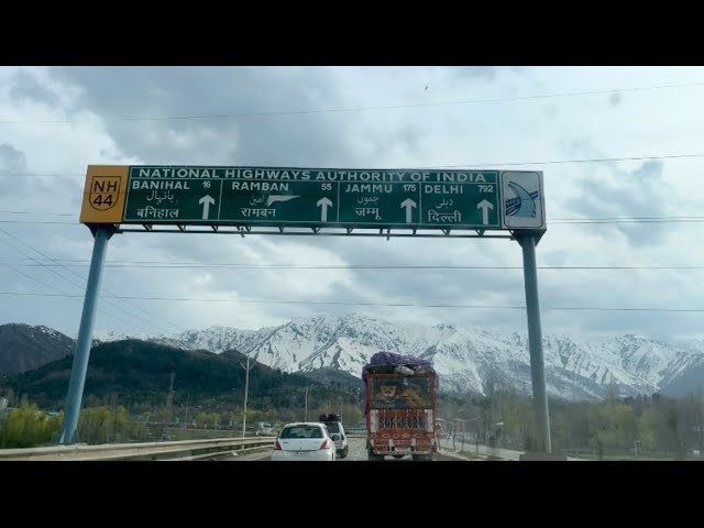 GULMARG (KASHMIR) TO PATNITOP (JAMMU) || BANIHAL || PULWAMA || Aadi Vlogs