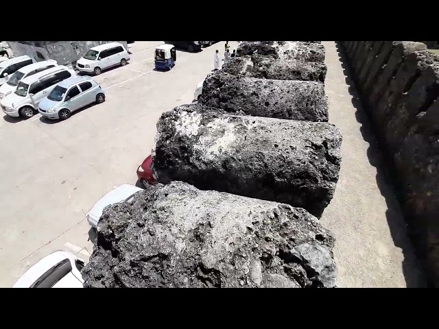 *21st AUG 22 @ 11:04am. DAY 2. EXPLORING DA COURTYARD OF DA OLD FORT BUILT IN 1699 AD IN STONE TOWN