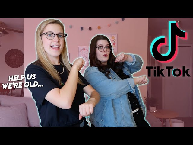 LESBIAN COUPLE LEARNS TIK TOK DANCES