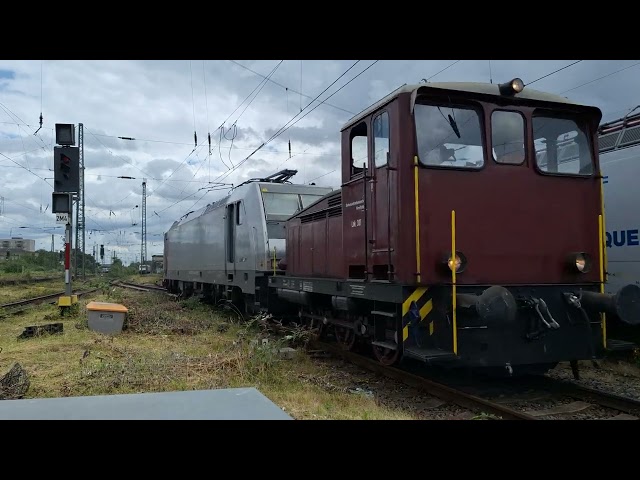 Krefeld Hbf; passing shunting loco + loco 186 365-3 (20240716) (1 Clip)