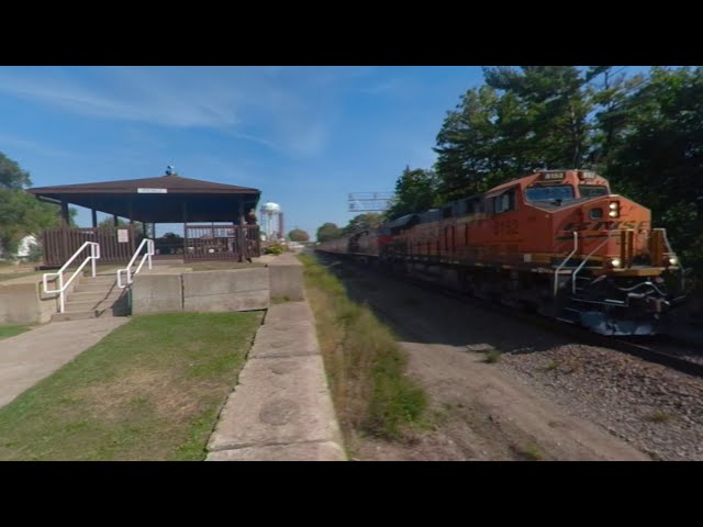 BN 8152 West with CN 2623 - Rochelle 2109 in 360° VR