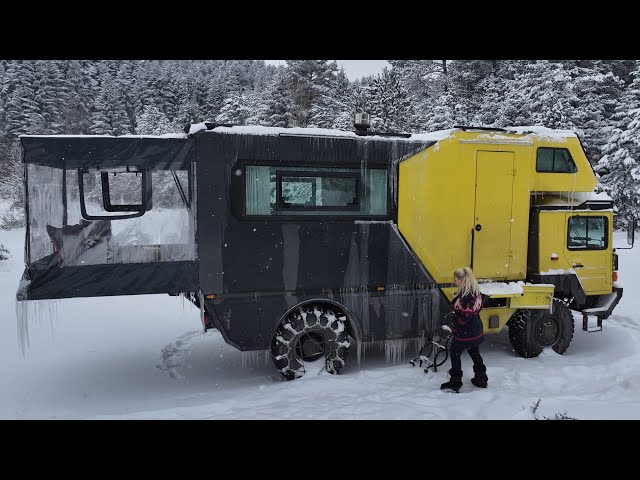 A WARM WINTER CAMP IN OUR STOVE-HEATED CARAVAN