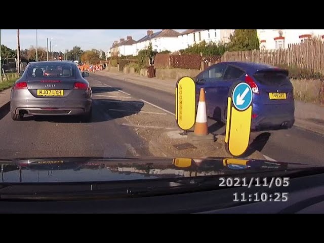 2022 Dashcam UK Drivers: Impatient Driver Jumps Red Lights.