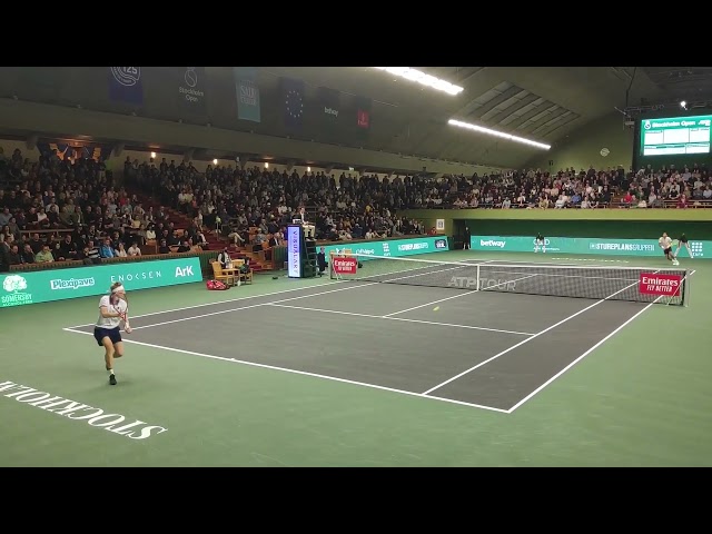 Denis Shapovalov: great point in Slow Motion vs Auger-Aliassime (Court Level ATP Match)