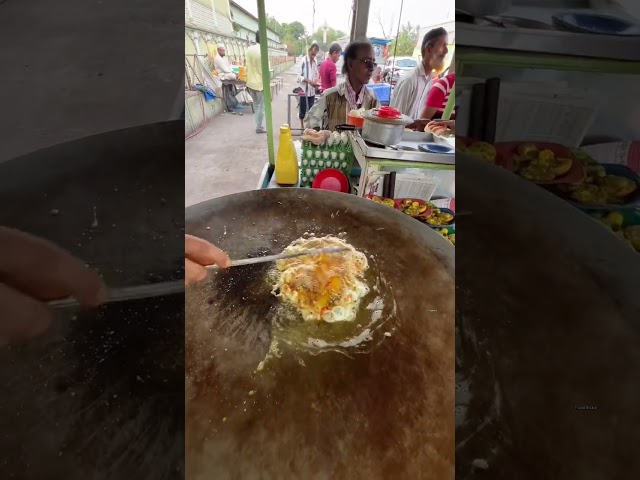 Kashmiri Omelette at Abrar Bhurji Center | Bharuch Street Food #foodindia