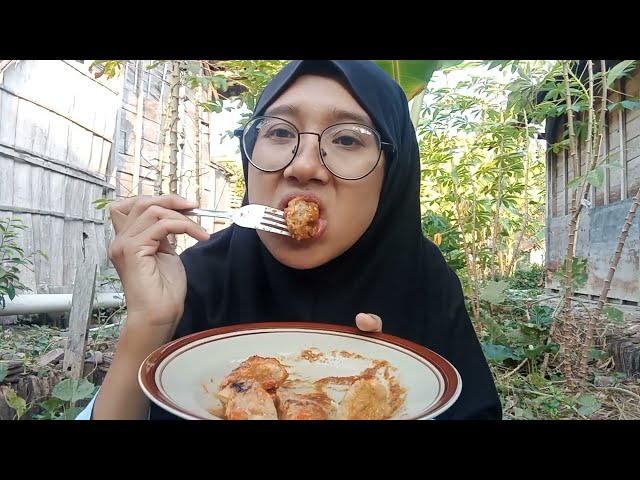 Nyemil yang seger-seger ! Tahu bakso pedas + Es Degan