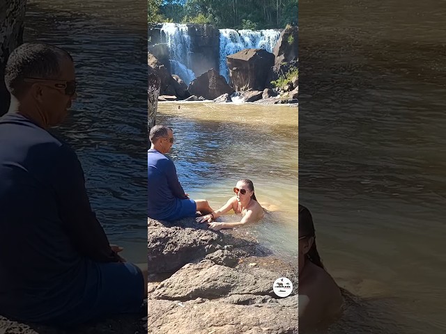 Todo dia comendo peixes, mas hoje assamos uma carninha pra variar. 🍖😋 #cachoeira #naturezaselvagem