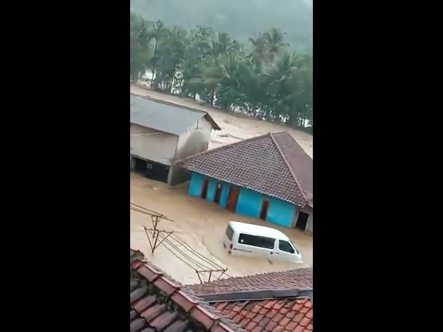 Banjir bandang bogor banyak mobil hanyut jakarta siap dapat kiriman 2020