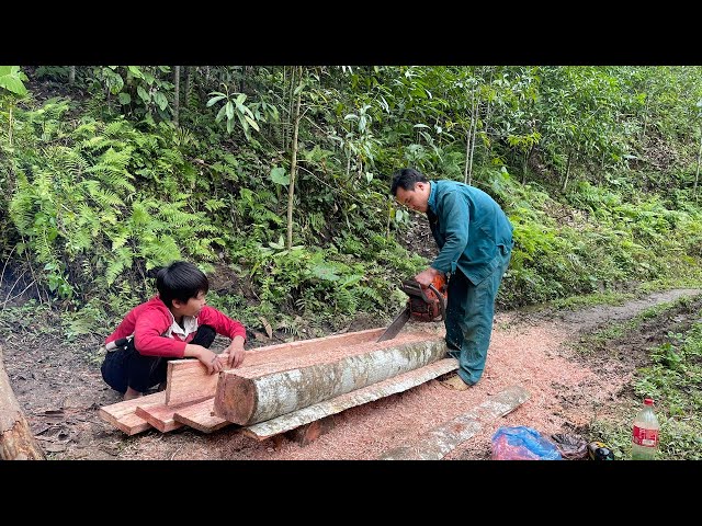 Orphan boy - He helped peeling wood as the door, harvested vegetables to sell to earn money