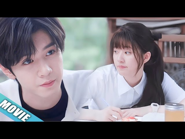 💗灰姑娘偷偷看校草被發現，立刻害羞閃躲！🥰#cdrama #zhaolusi