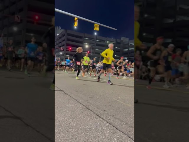 And they're off! Runners begin the 47th Detroit Free Press Marathon