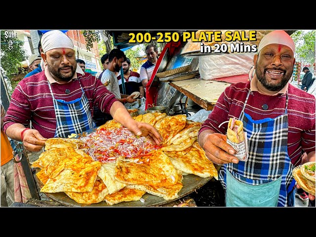 2 Biwi Wale Rampal ke Super Spicy Chole Kulche | Delhi Street Food India